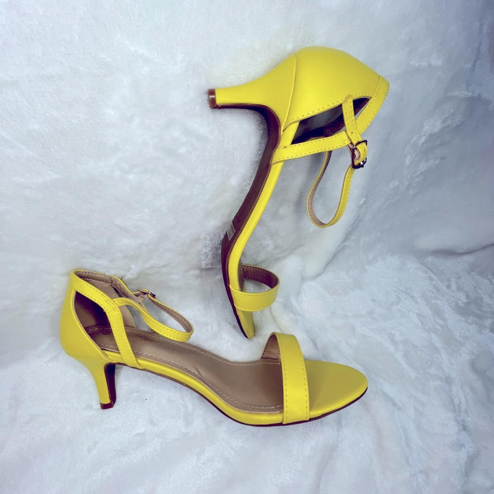 Never Worn Yellow Low Heel Sandal Women’s Size 10